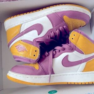 Grade school Air Jordan 1 size 5y